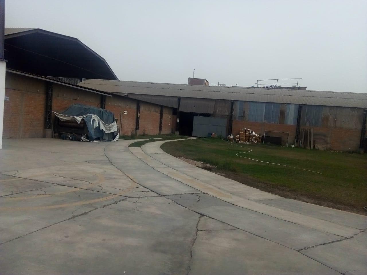 Local en venta diversos usos Urb. Santa Marta - 1