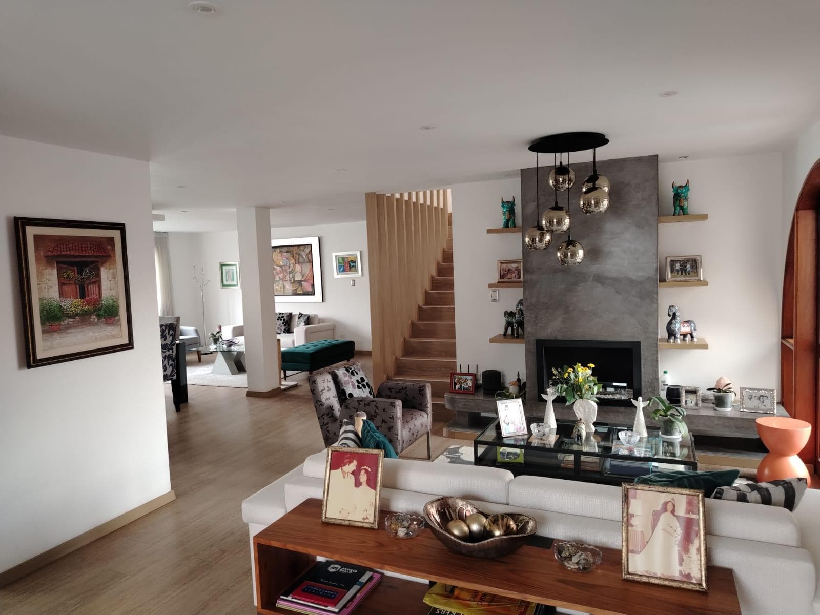 Av. las Artes norte con Av. Velasco Astete. - 1