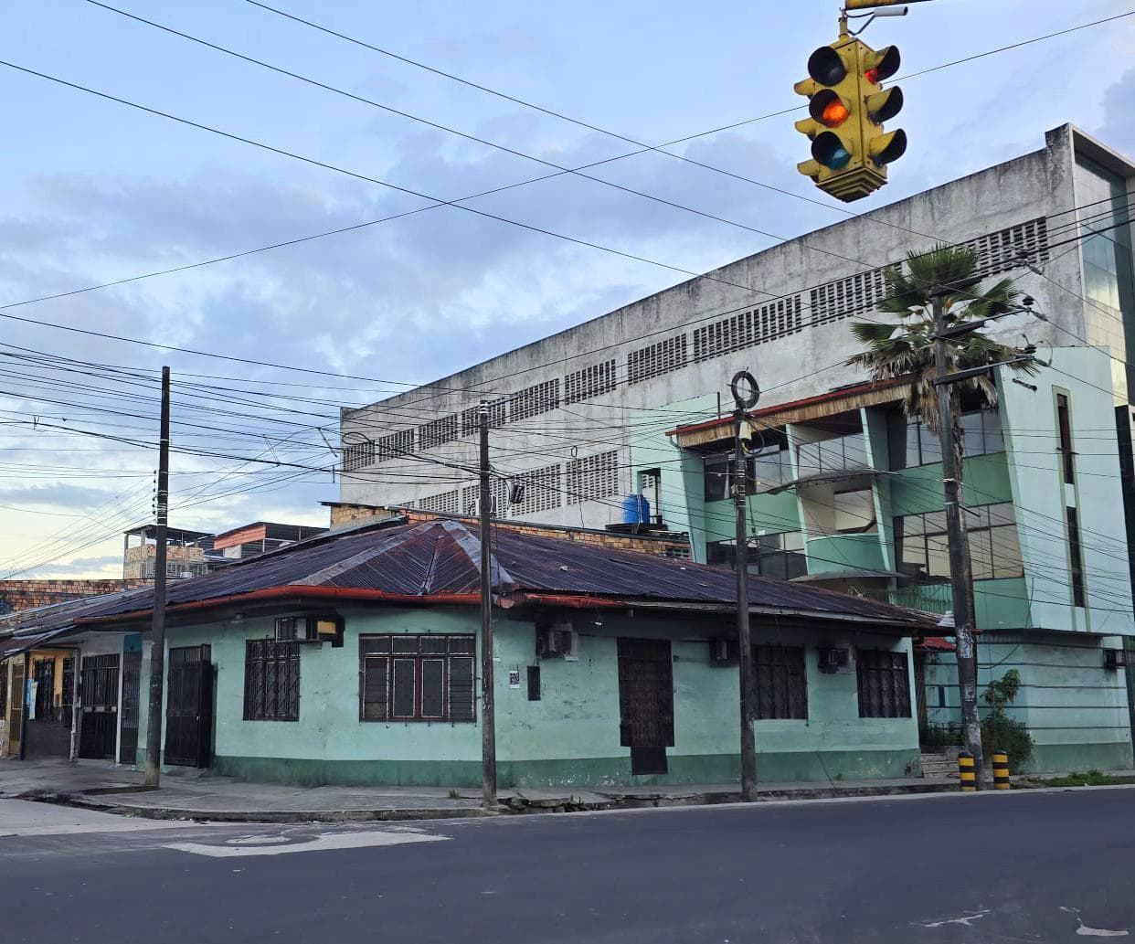 REMATE DE LOCAL COMERCIAL EN AV. FREYRE: ¡UNA JOYA DE INVERSIÓN! - 2