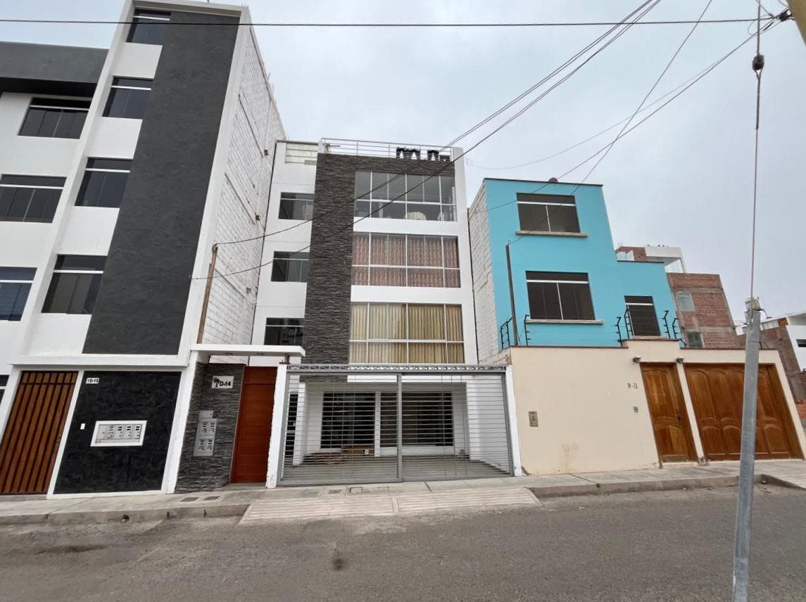 Casa de 3 pisos en Condominio con piscina - 1