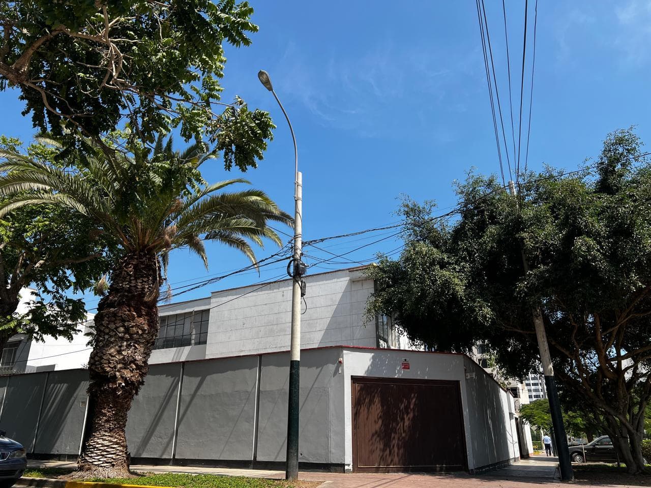 VENDO CASA EN ESQUINA - SAN ISIDRO LIMITE CON MAGDALENA - 1