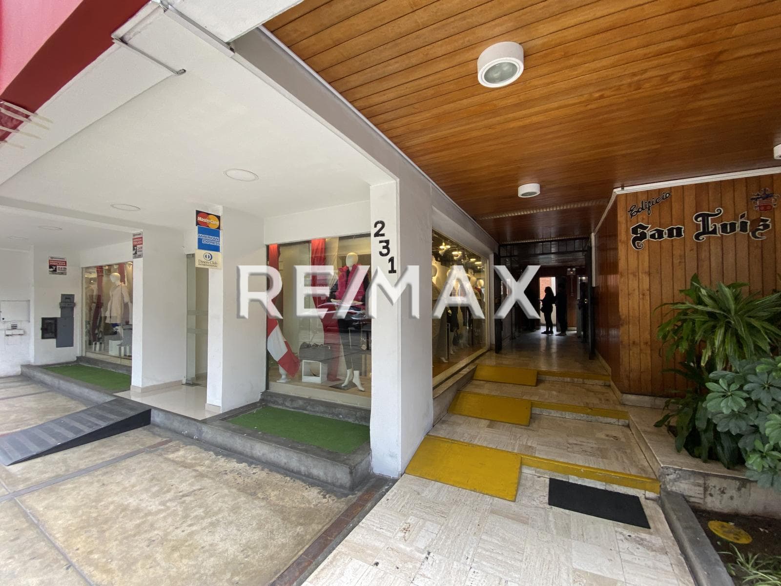 Se vende oficinas en Av Pardo - 2