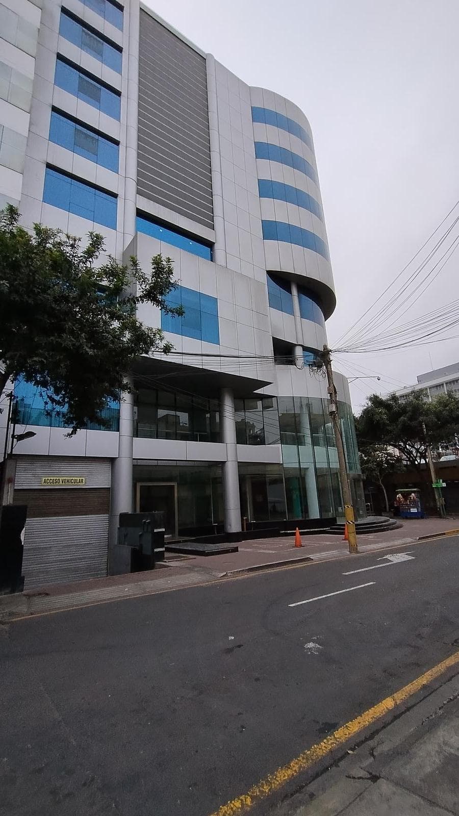 Edificio de Oficinas Empresariales en Miraflores - 1