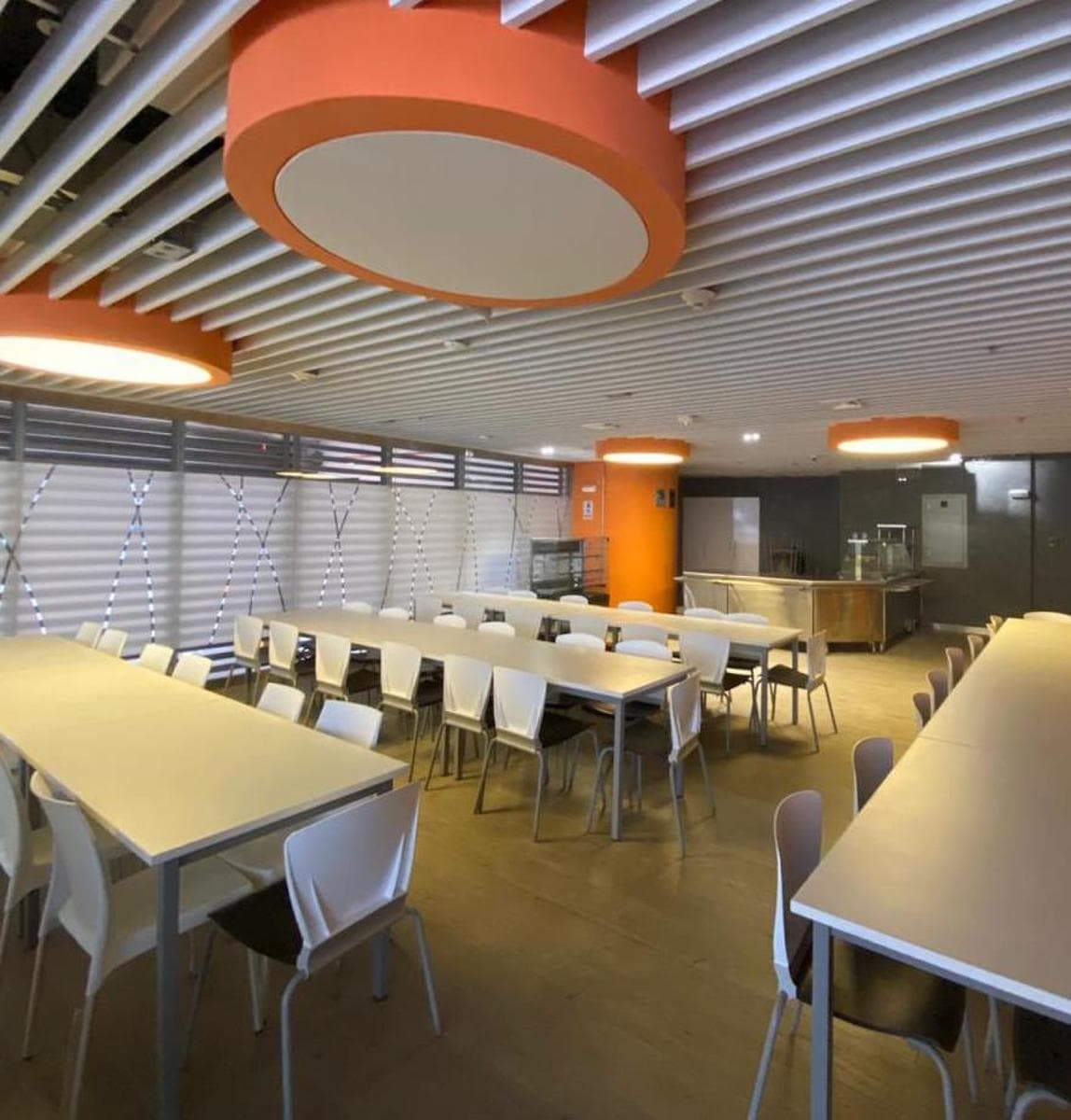 Oficina en Gris en Alquiler - En el Centro Financiero de San Isidro - 1