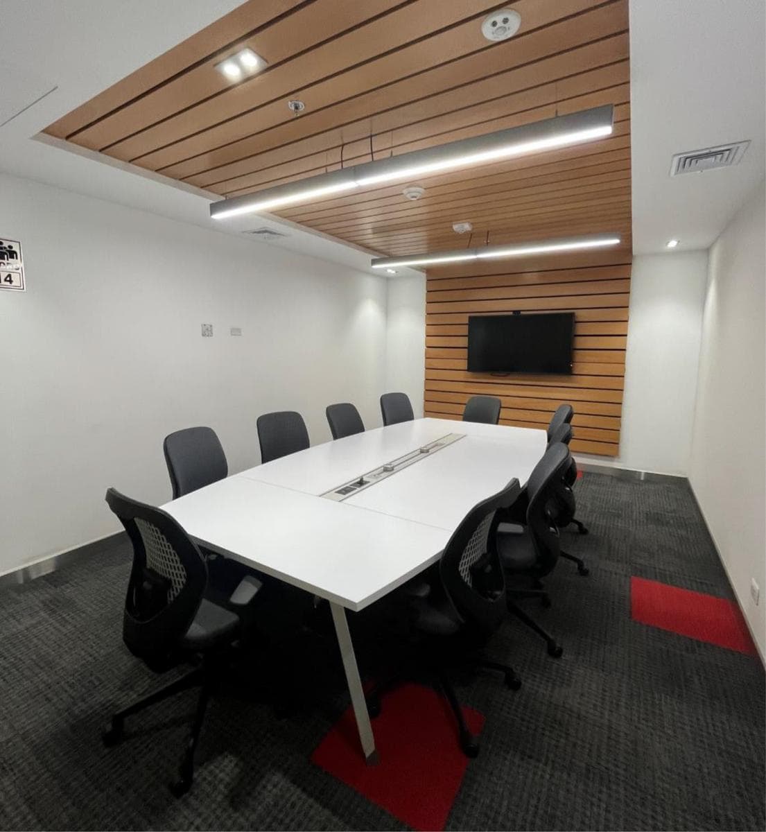 Oficina en Gris en Alquiler - En el Centro Financiero de San Isidro - 1