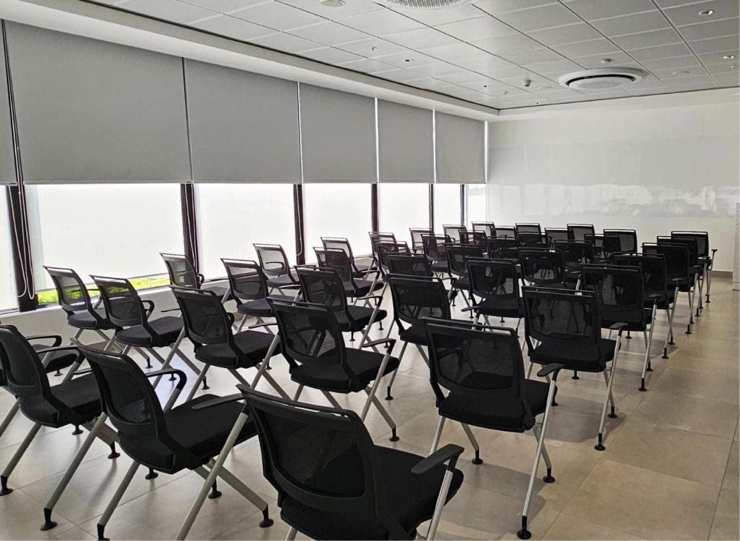 Oficina en Gris en Alquiler - En el Centro Financiero de San Isidro - 2