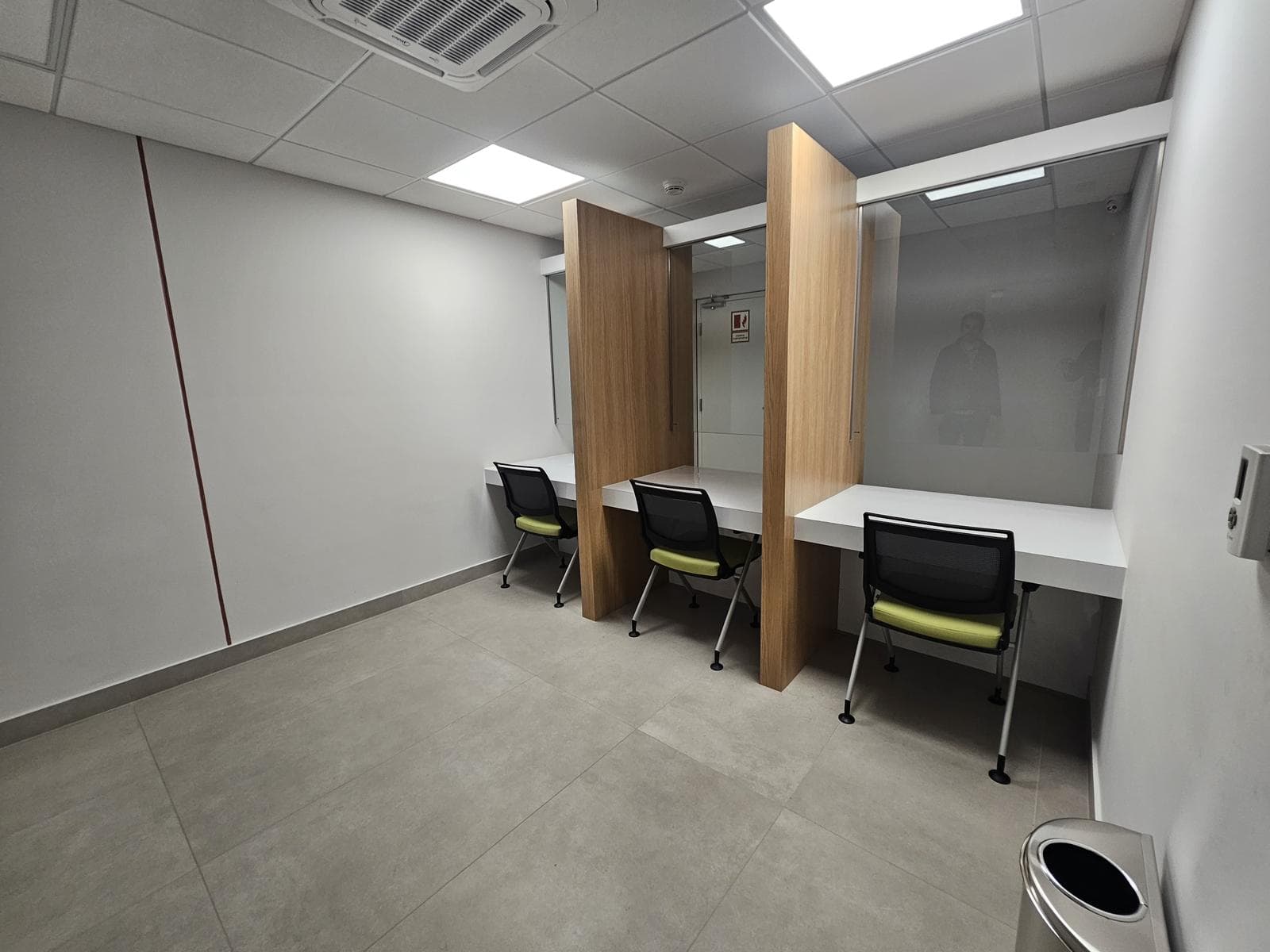 Local en Alquiler en Gris - San Isidro - Frente a parque - 1