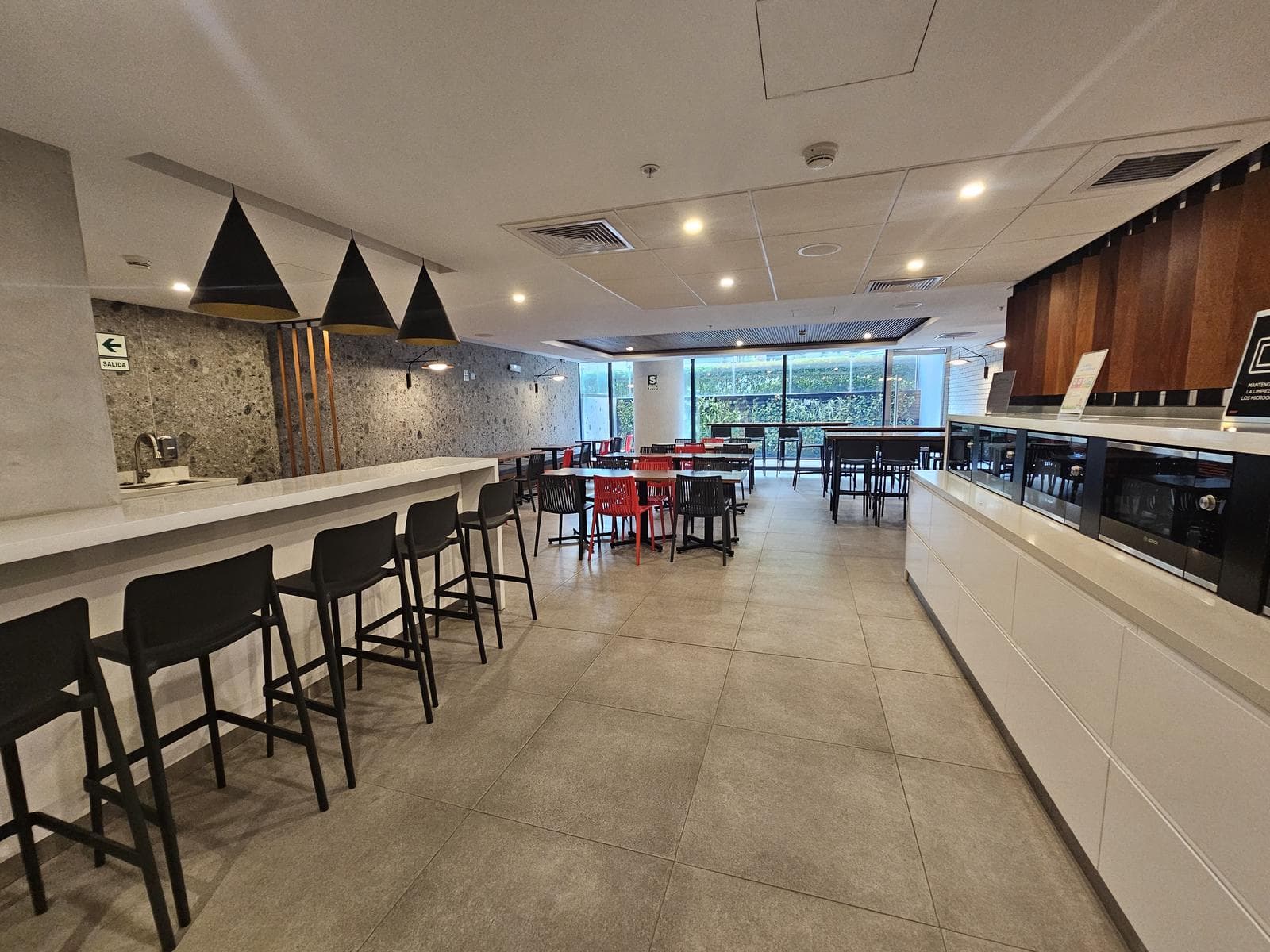 Local en Alquiler en Gris - San Isidro - Frente a parque - 2