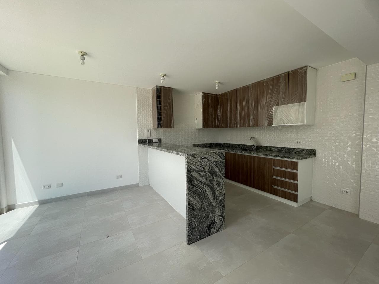 Casa en VENTA CON TITULO DE PROPIEDAD de 221m2 frente al mar en Zorritos - 2