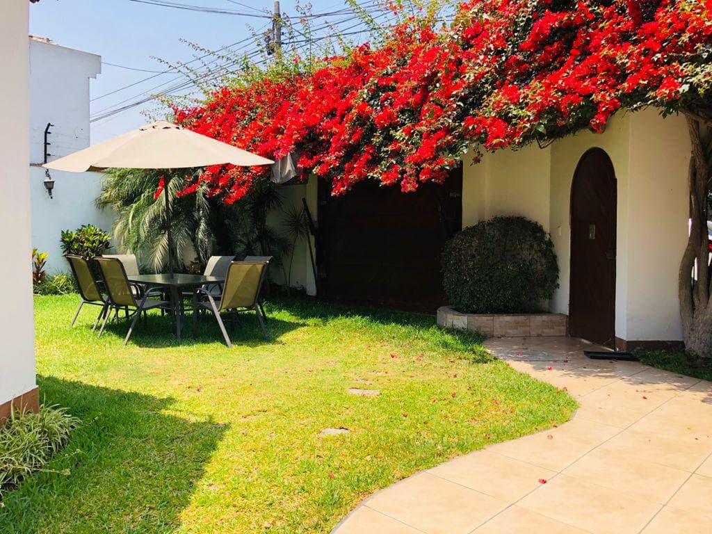 Hermosa casa tipo hacienda con rústicos y finos acabados. A media cuadra de parque privado! - 2