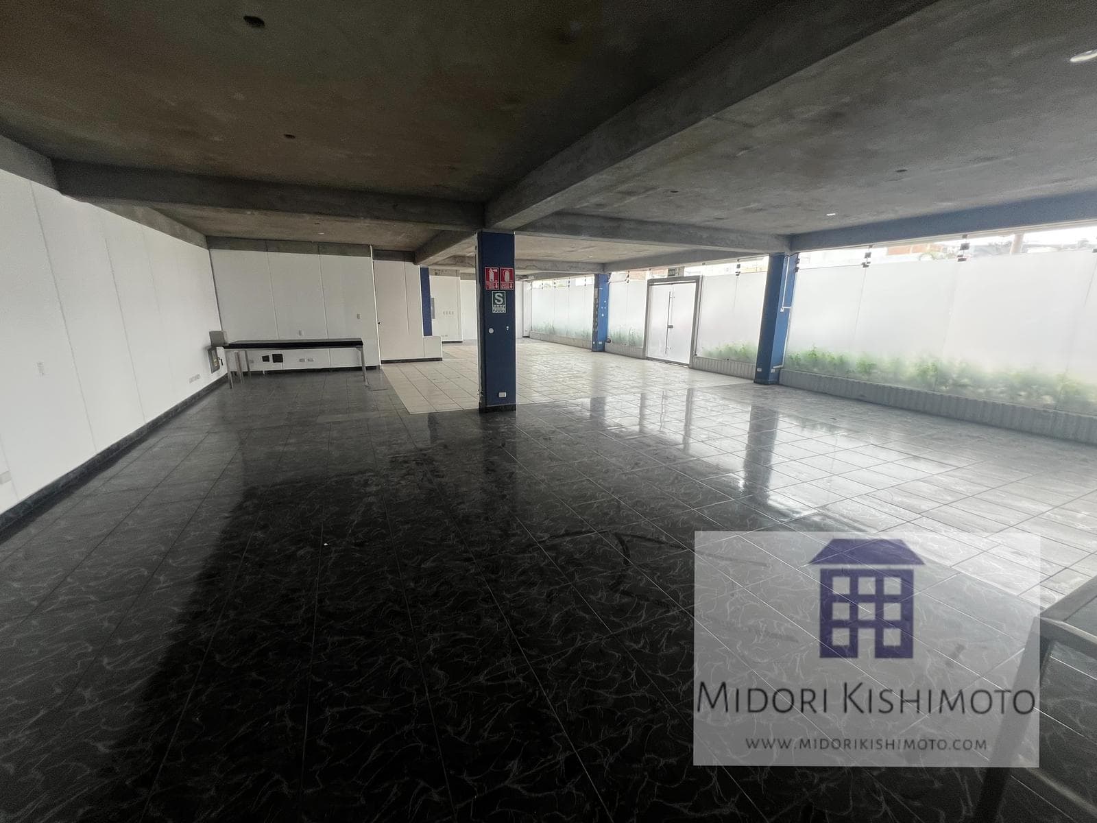 Local en Primer Piso Con puerta a la Calle - 2