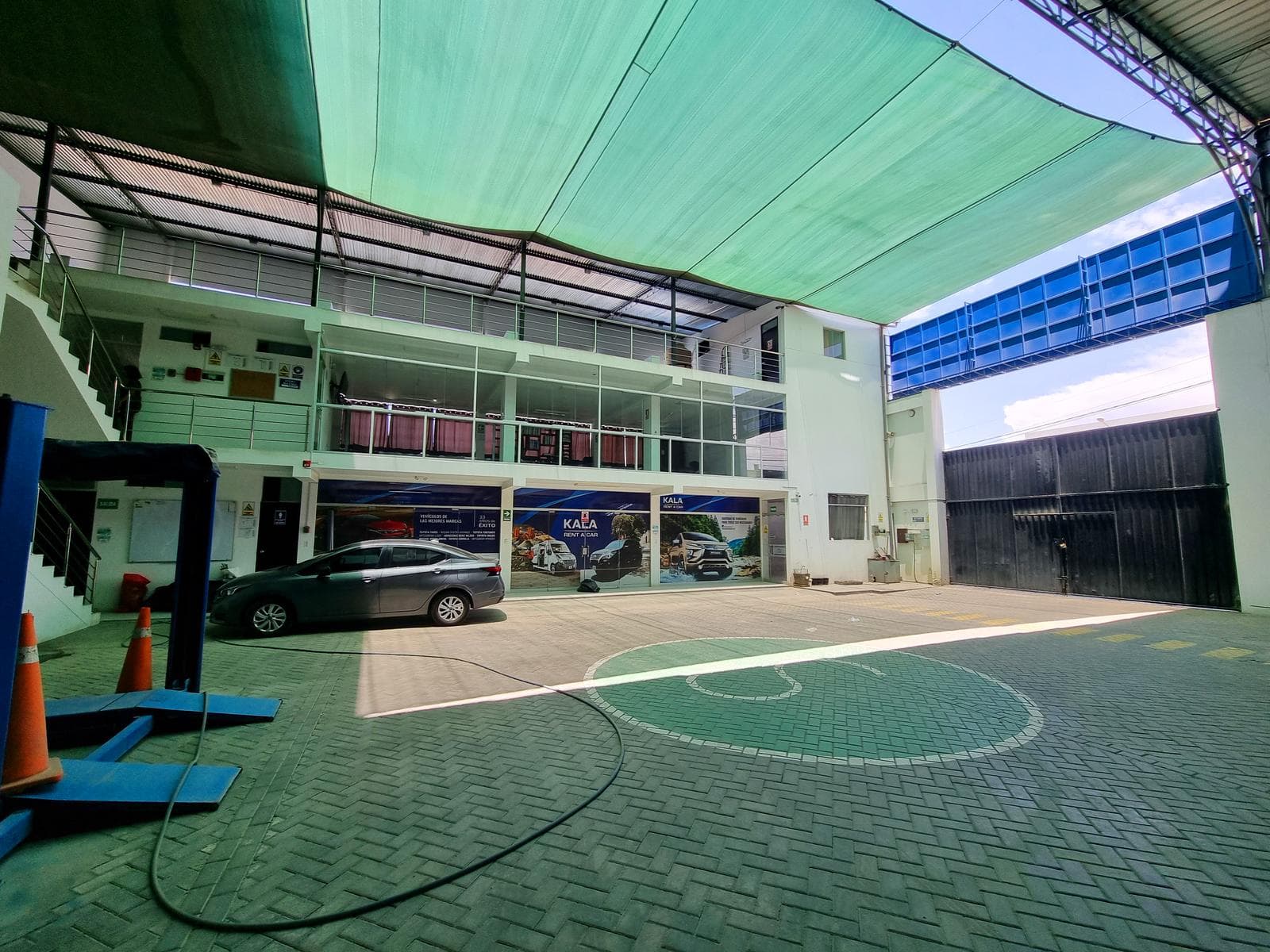 EL ESPACIO PERFECTO PARA TU EMPRESA: LOCAL/ALMACÉN EN ALQUILER A SOLO PASOS DE LA AV. EVITAMIENTO - 2