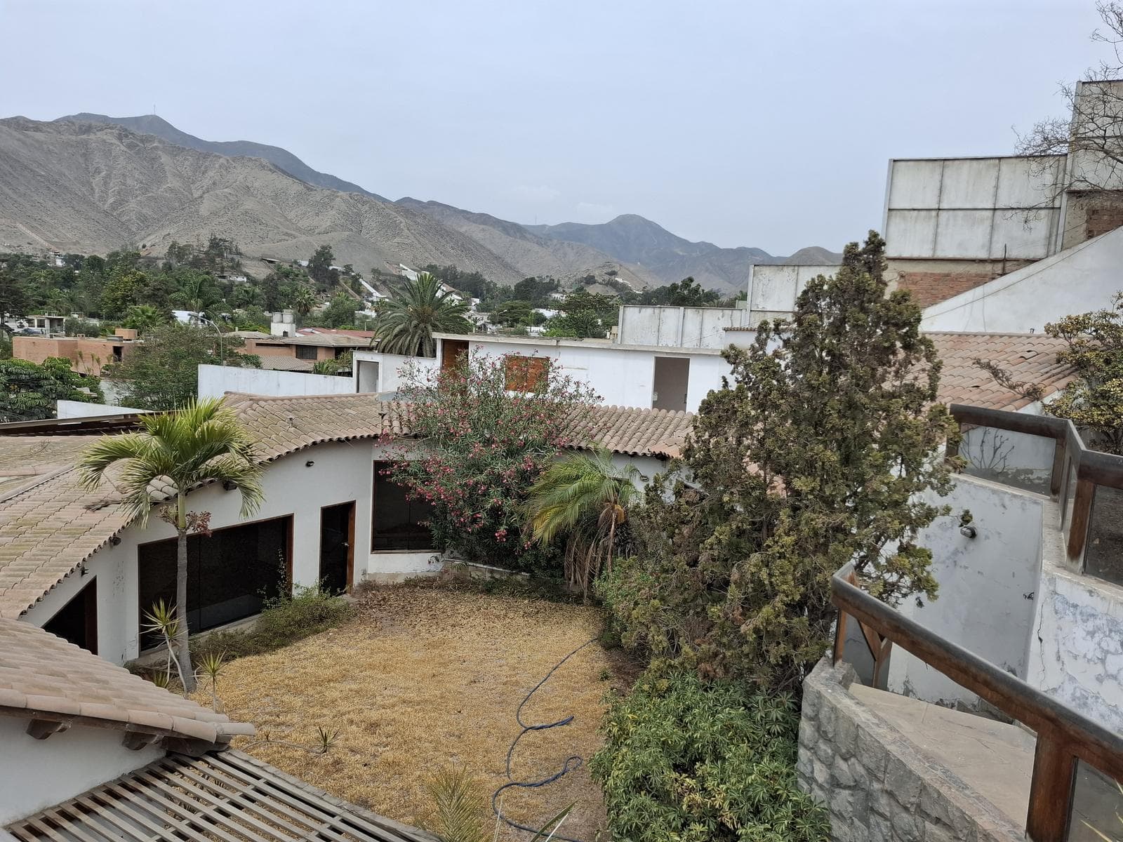 VENTA CASA COMO TERRENO O POR REMODELAR EN LA PLANICIE (609-1003-1 LUCY) - 2