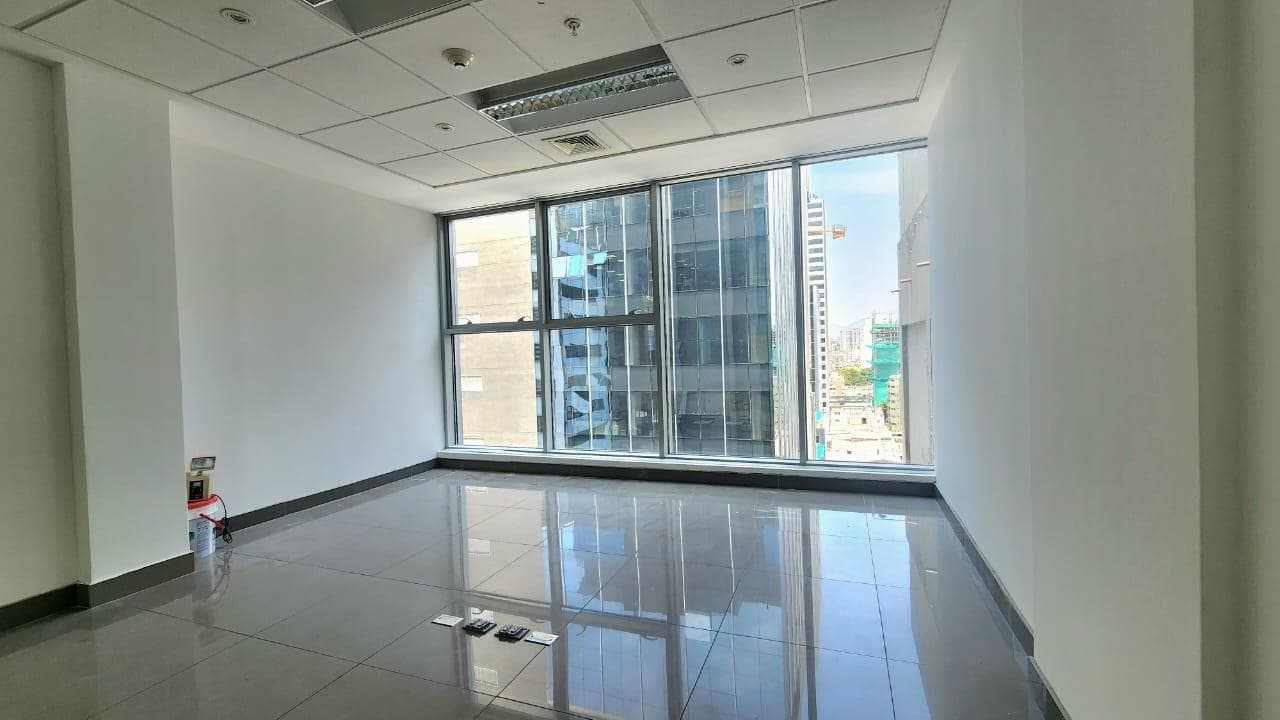 Oficina implementada semi amoblada AO: 204 m2 Centro Empresa - 2