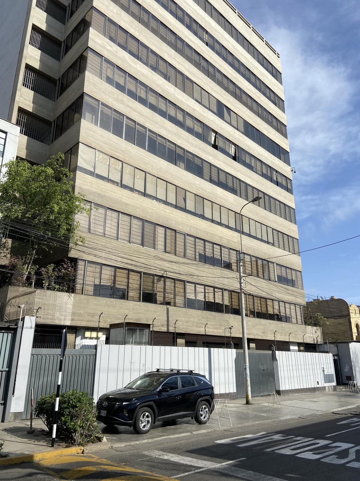 Edificio de Oficinas Frente a Parque Precursores de la Independencia - 2