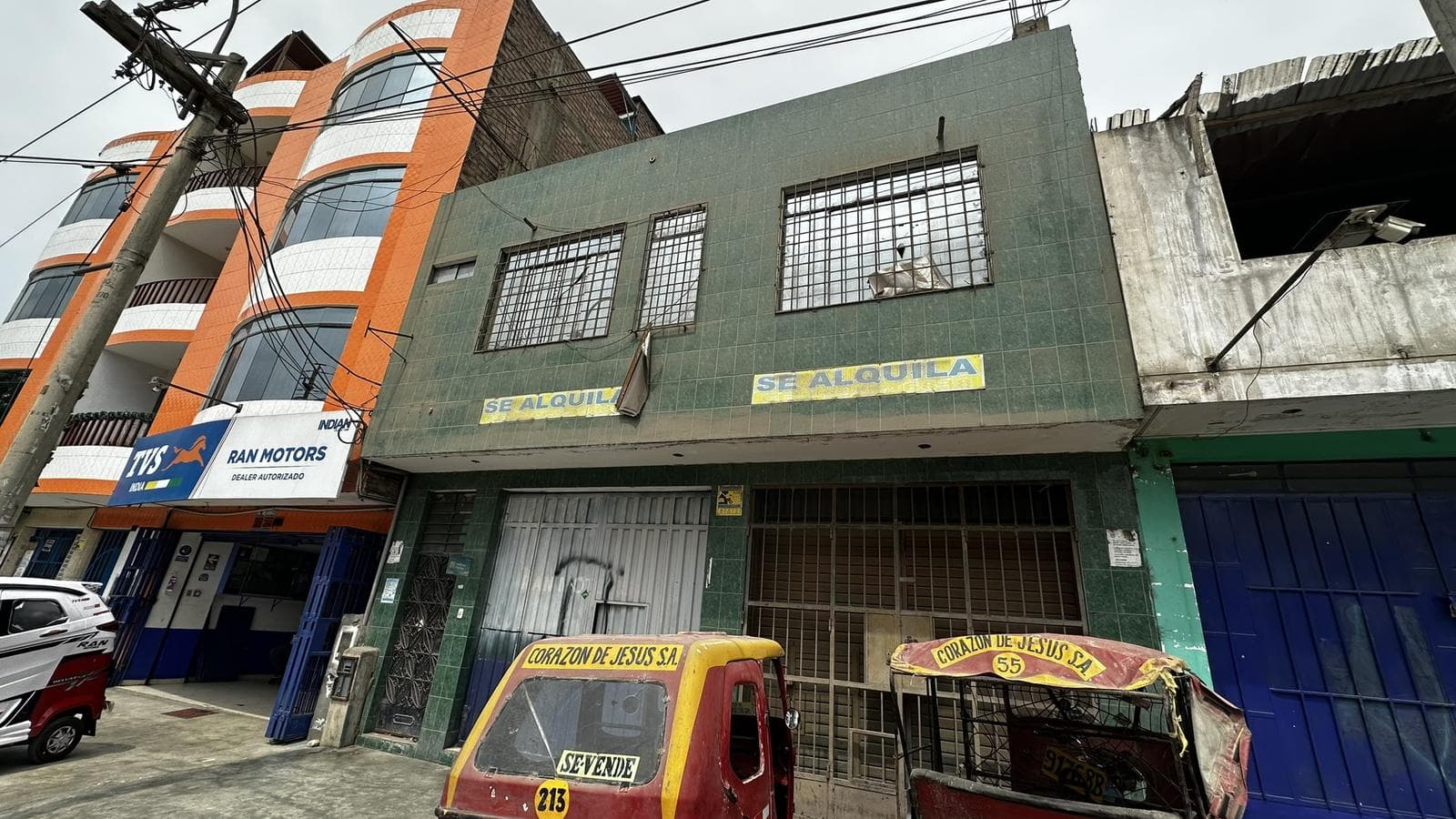 SE VENDE LOCAL DE 2 PISOS CUENTA CON DOS LOCALES COMERCIALES!!! - 1