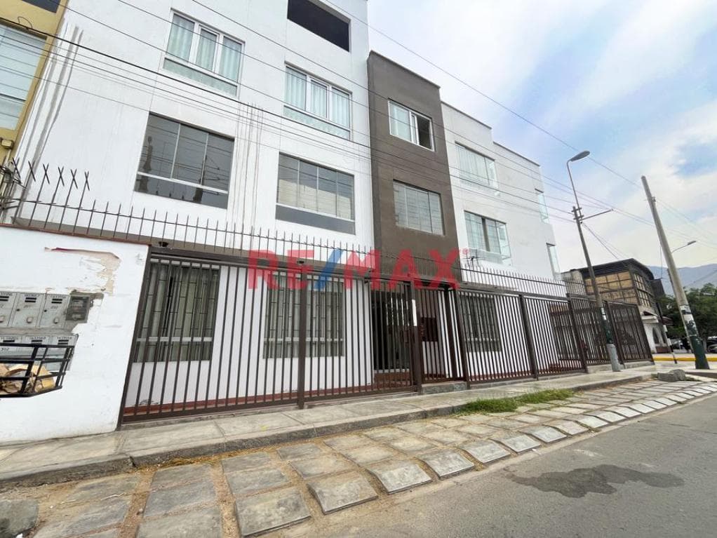 Lindo departamento en zona céntrica de La Molina - 1