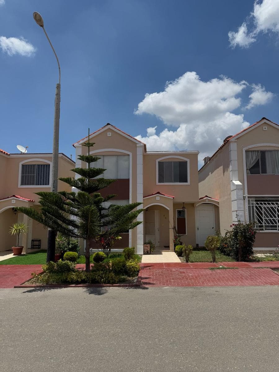 ¡TU HOGAR PERFECTO EN REQUE TE ESPERA! DESCUBRE MÁS SOBRE ESTA CASA EN LAS VILLAS DE BOUNGANVILLE. - 1