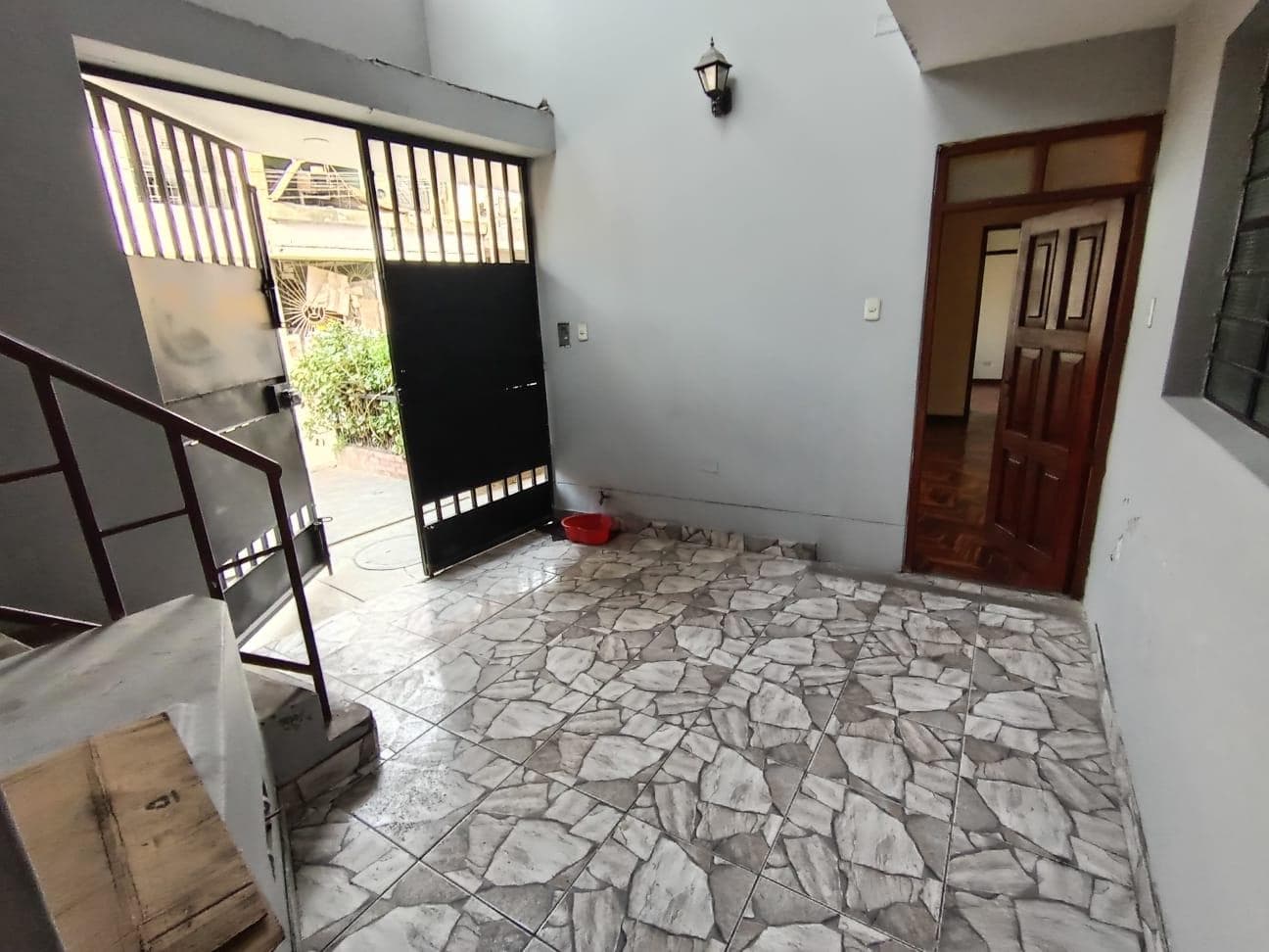 Venta Casa en Esquina para vivienda/inversión a 1 cuadra de Av. Universitaria y Av. Camino Real - 2