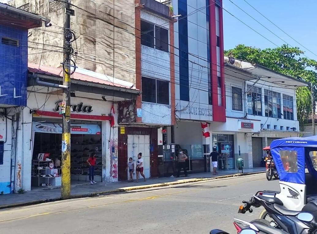 Venta De Hospedaje + 2 Locales Comerciales ubicado a 2 cdras. de La Plaza Mayor de Iquitos - 2
