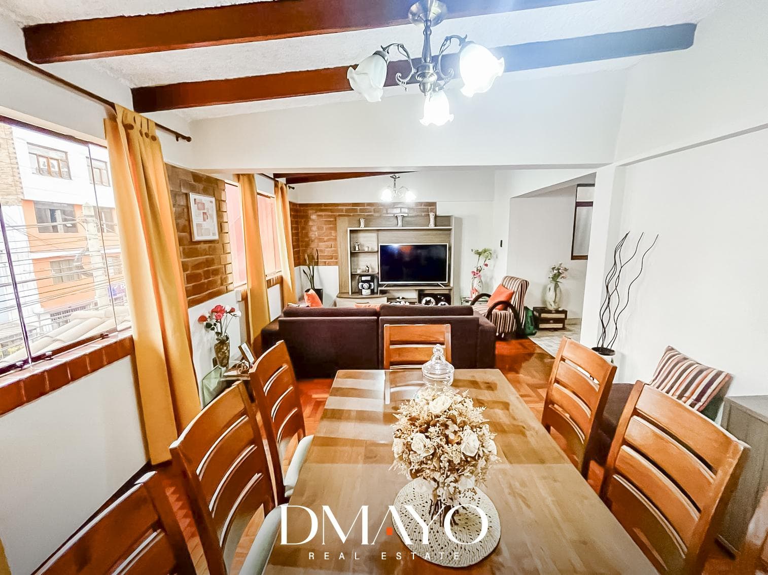 Venta departamento San Juan de Miraflores. 250m2 totales. 5 Dormitorios. 3er piso sin ascensor. - 1