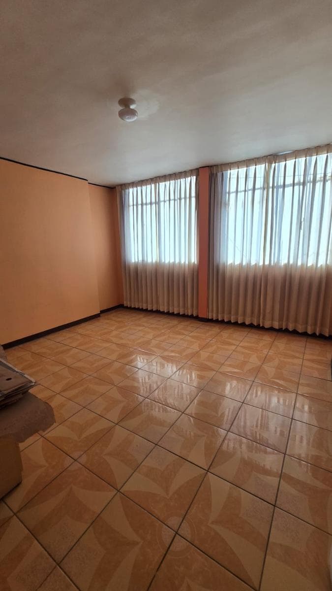 Propiedad con Local Comercial y Vivienda de 4 Pisos más azotea cerca al Mercado de Frutas, Malteria y Real Plaza - 2