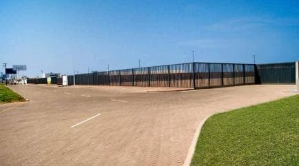 Terreno industrial , cerca vías principales fácil acceso - 2