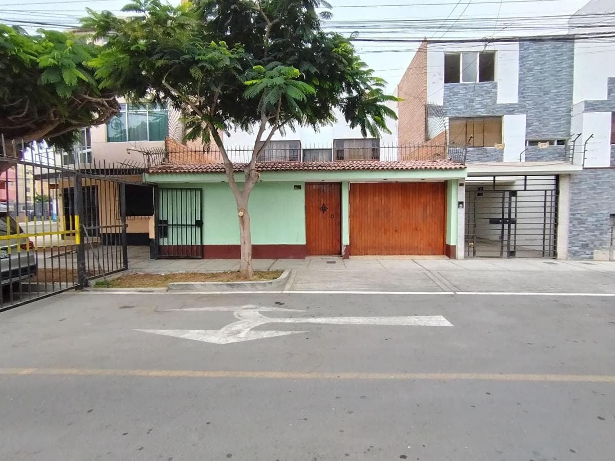 CASA EN VENTA - LA PERLA Id: 3 7 9 2 0 - 1