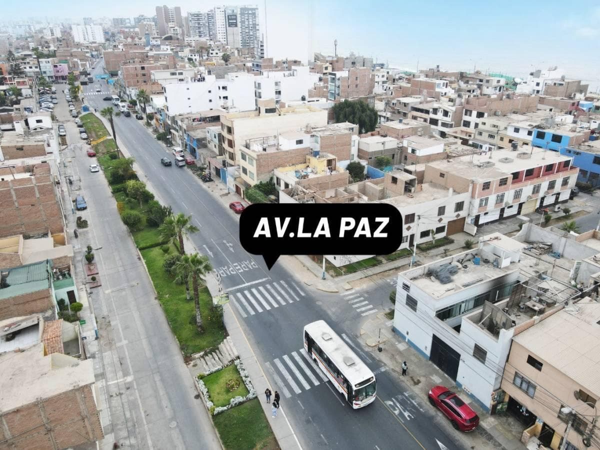 VENTA DE LOCAL COMERCIAL - LA PERLA ALTA ID: 3 3 3 1 8 - 2
