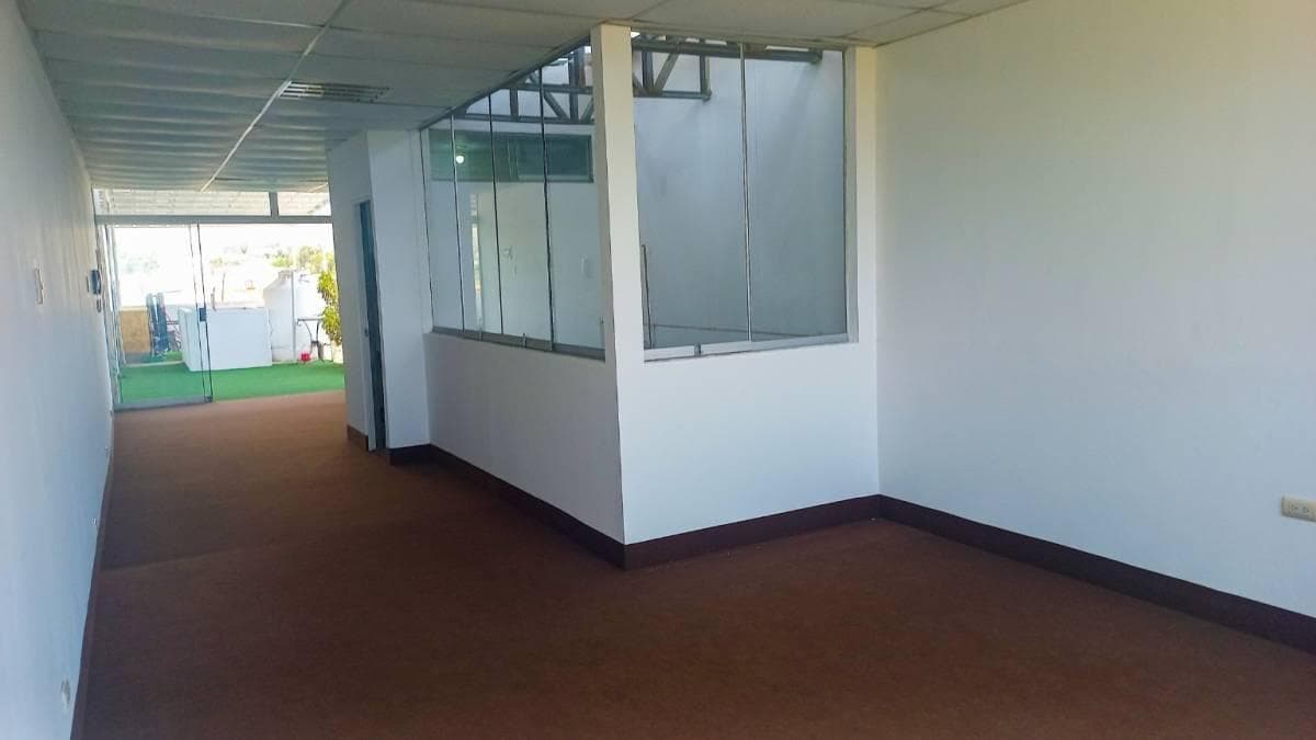 OFICIA EN ALQUILER CON VISTA A PARQUE 24m² 3er PISO EN URB. EL SOL DE LA MOLINA - 2