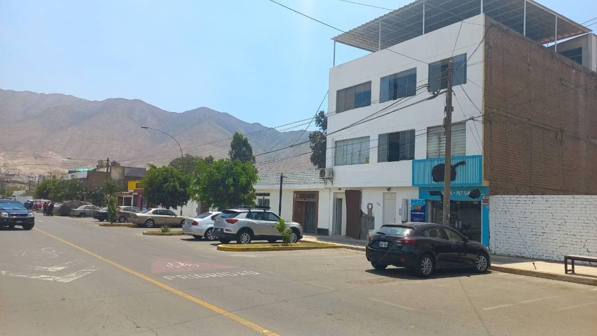 OFICIA EN ALQUILER CON VISTA A PARQUE 24m² 3er PISO EN URB. EL SOL DE LA MOLINA - 1