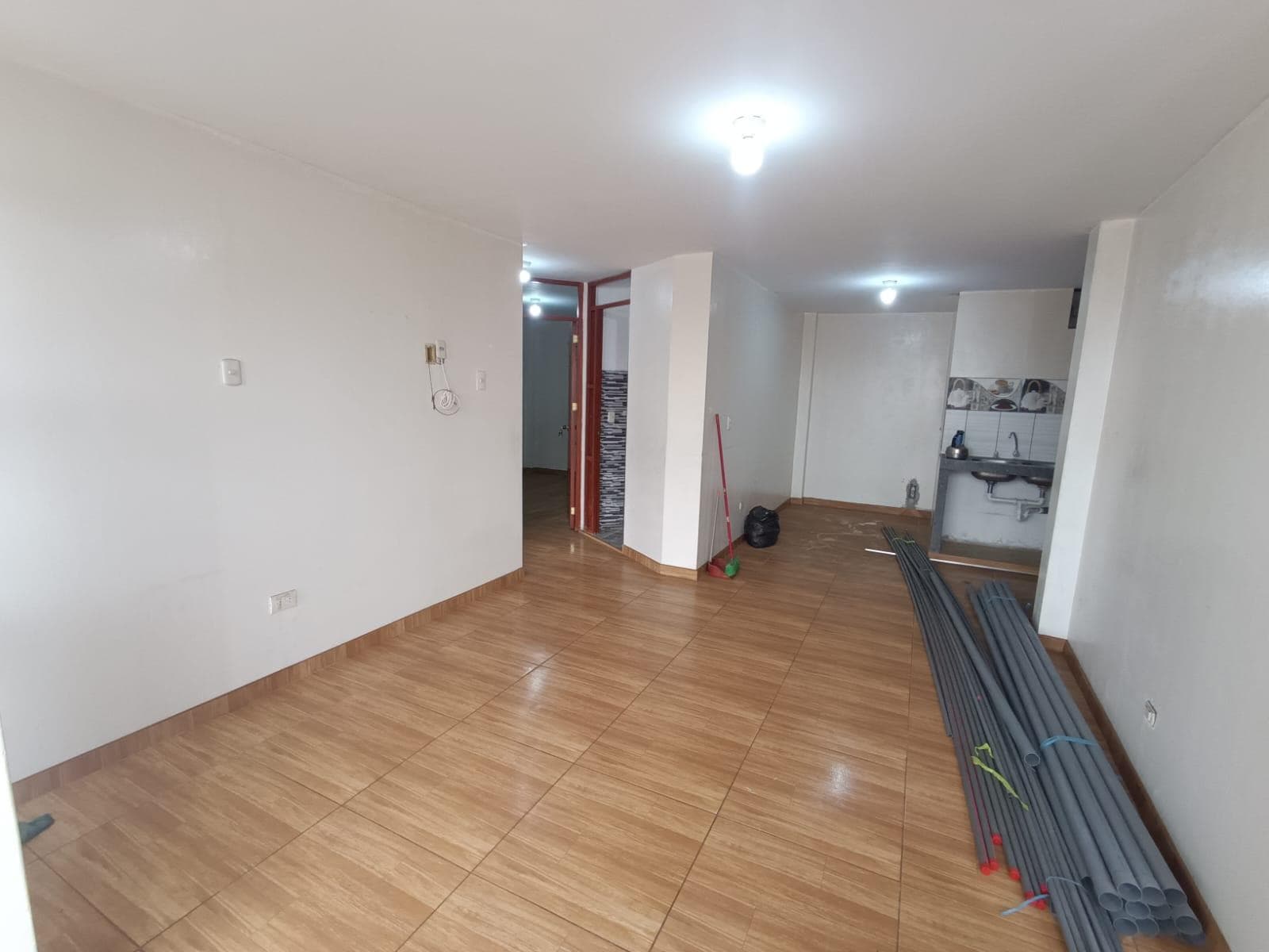 Linda casa comercial en zona centrica de Ancon - 2