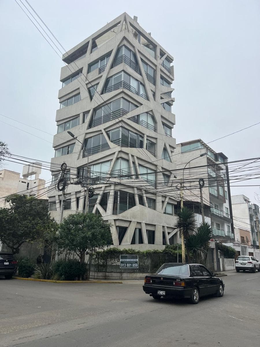 ESTACIONAMIENTO EN LA MEJOR ZONA DE MIRAFLORES - 1