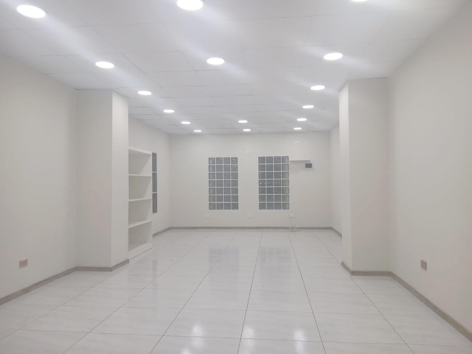ALQUILO OFICINA COMERCIAL DUPLEX DE 100 M2- 2 CUADRAS DE REAL PLAZA en Cusco - 1