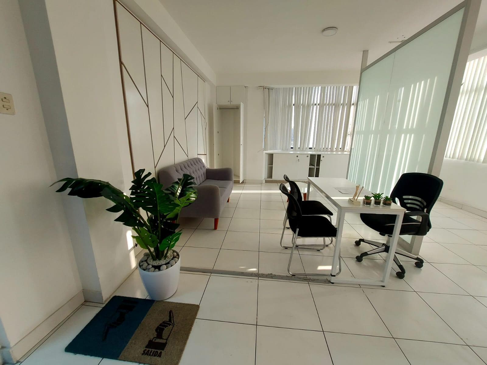 Consultorio/Oficina en alquiler dentro de Clinica Privada - 2