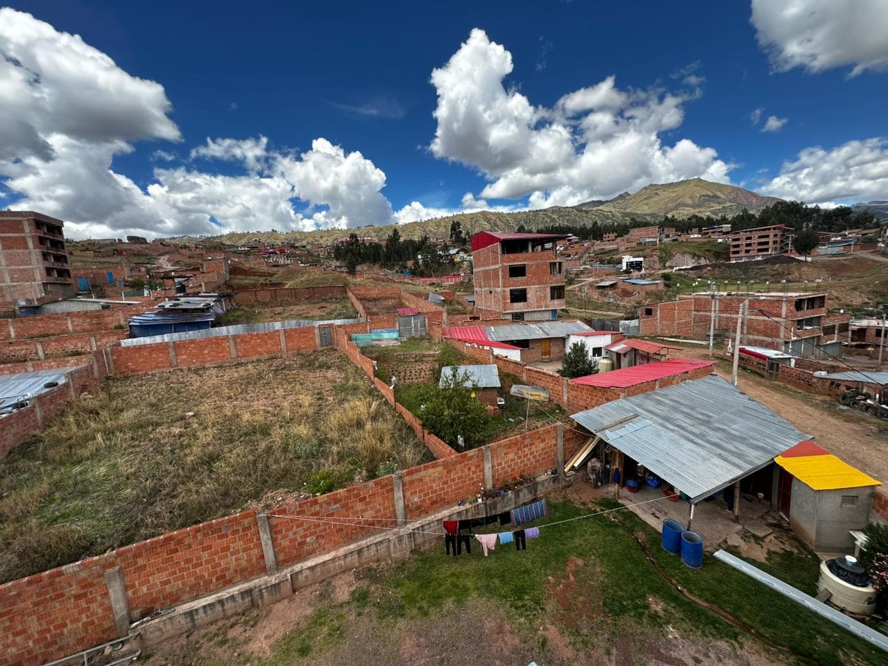 Terreno en Alto Qosqo cerca al mercado de Virgen del Carmen - 1