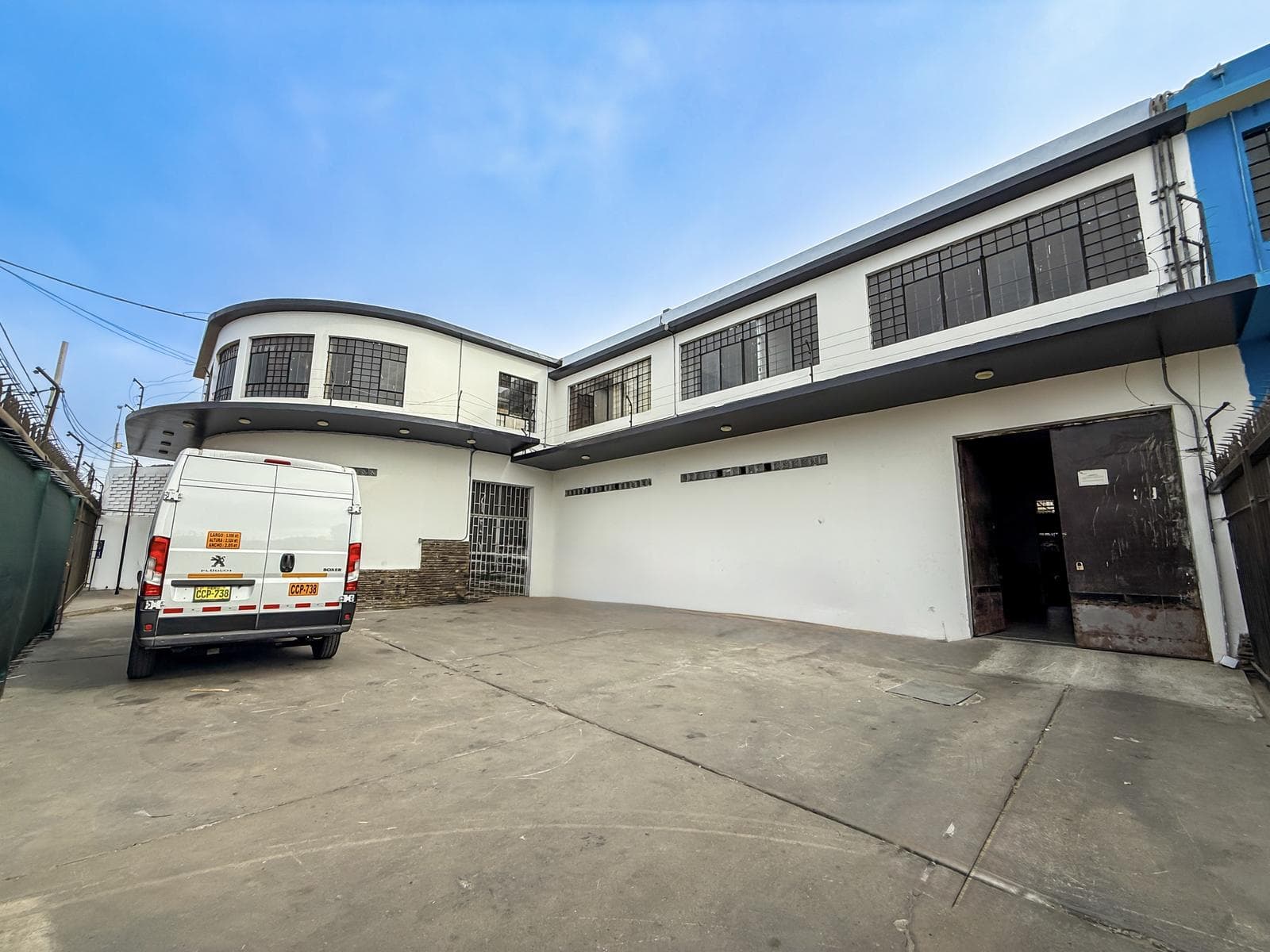 Se vende local ó terreno con zonificación I2 ubicado en Bellavista. Una cuadra de la municipalidad. - 1