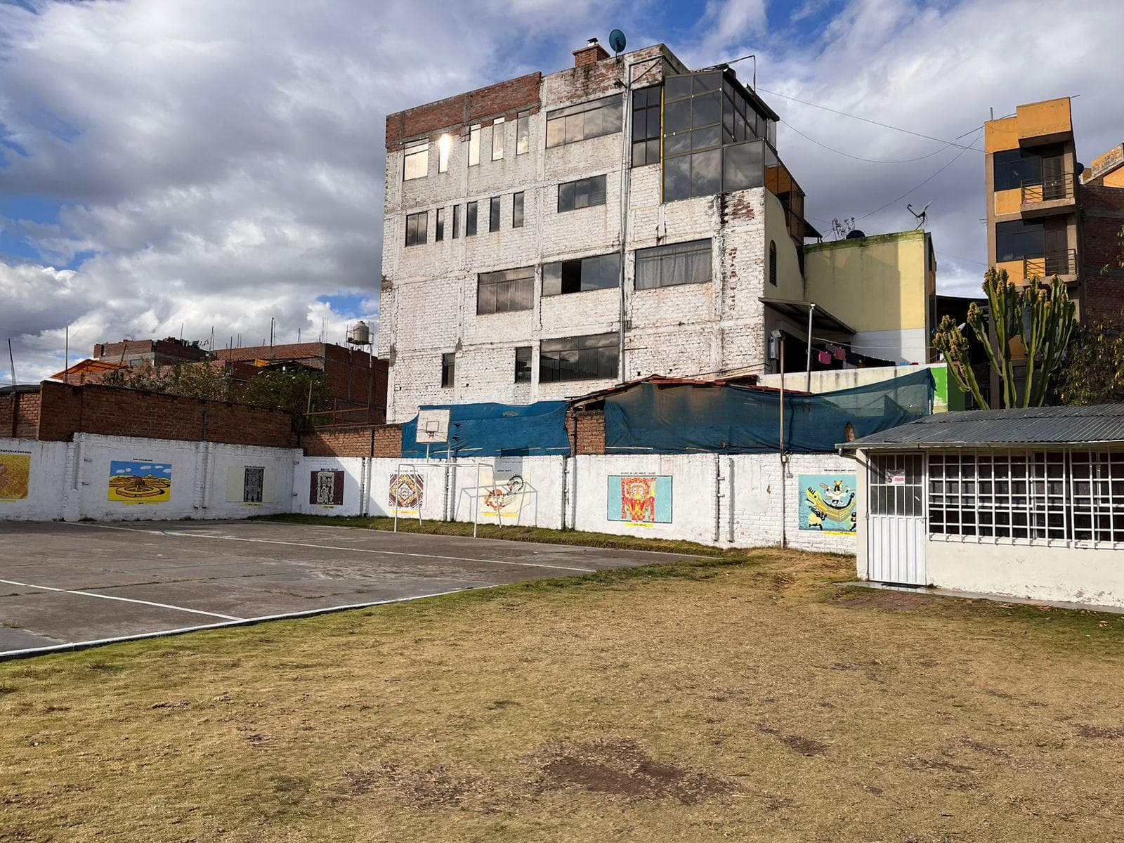 Terreno en 4,461 m2 con 3 frontis frente UPLA Chorrillos - 2