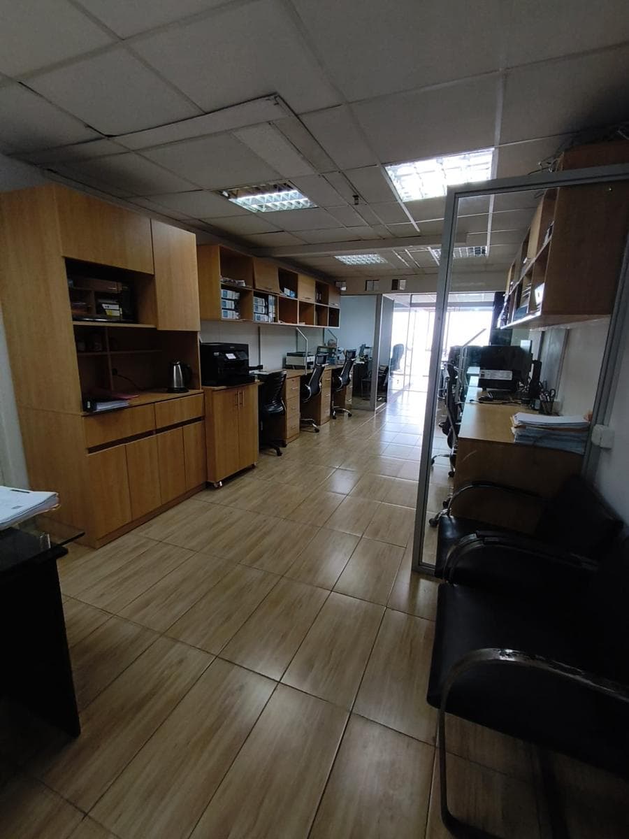 OFICINA DE 66 M² CON COCHERA EN AV. PETIT THOUARS – LINCE - 2