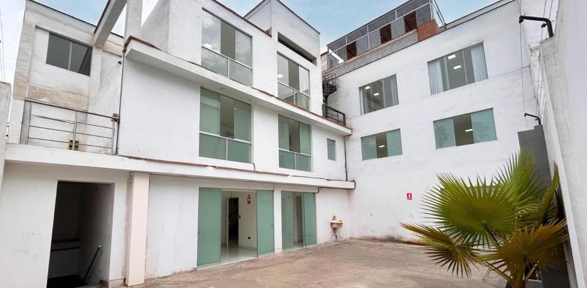 Edificio Comercial en Alquiler - 1