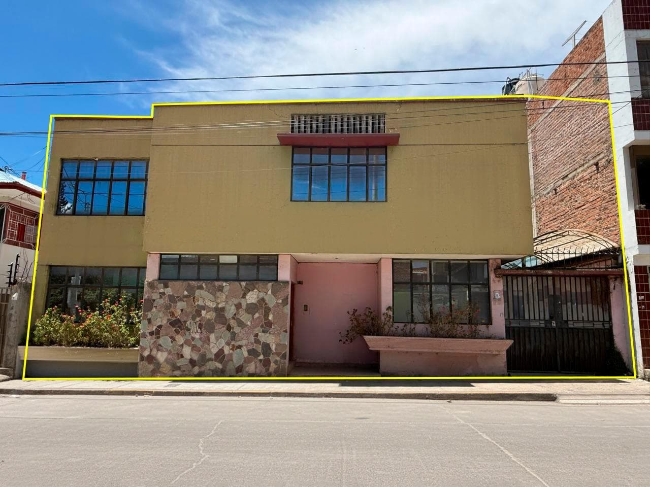 Se Vende Propiedad de 2 Pisos Av. 13 de Noviembre - El Tambo - 1