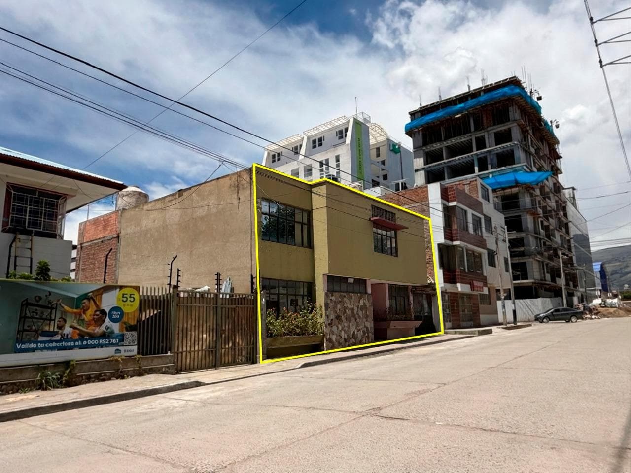 Se Vende Propiedad de 2 Pisos Av. 13 de Noviembre - El Tambo - 2