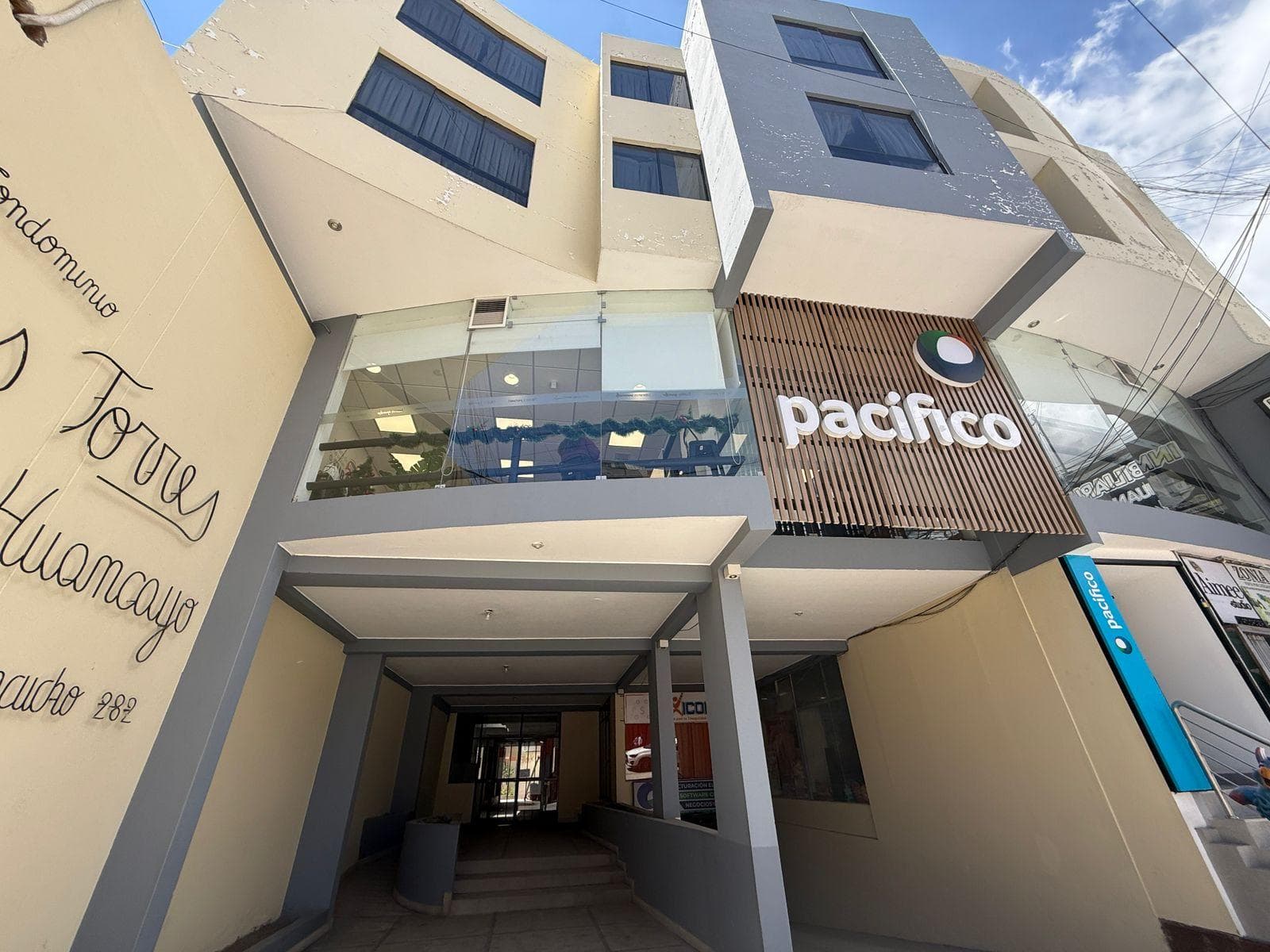 Se vende Local Comercial en 2do Piso Centro de Huancayo - 1