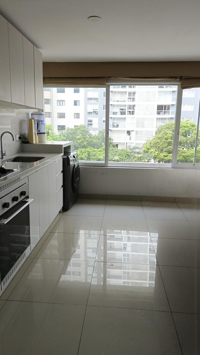 OFICINA CON ESTACIONAMIENTO EN EL CORAZÓN DE MIRAFLORES - 2