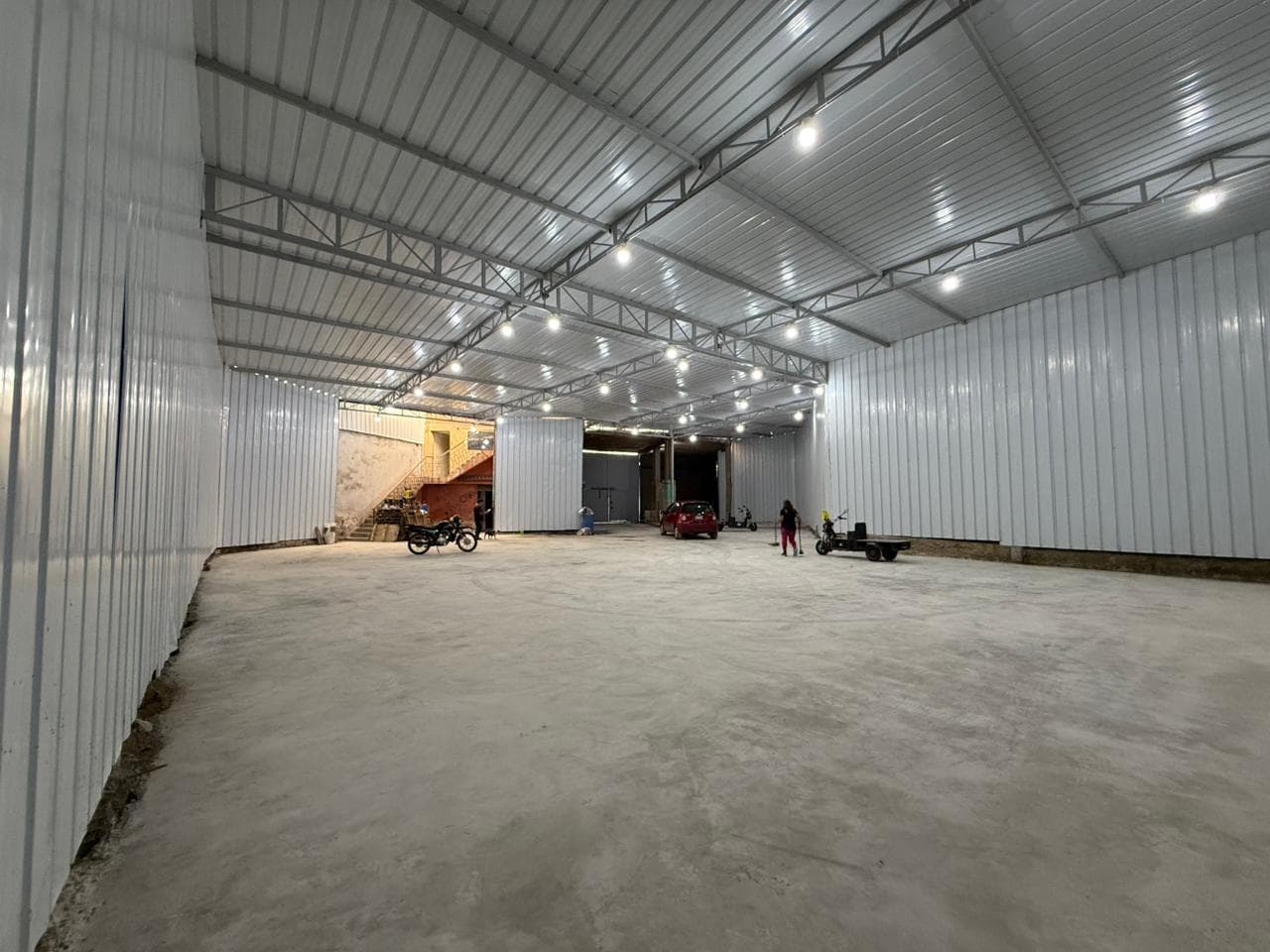 Local-Almacen Comercial En Alquiler Ubicacion Estrategica, Cerca Gamarra - 1