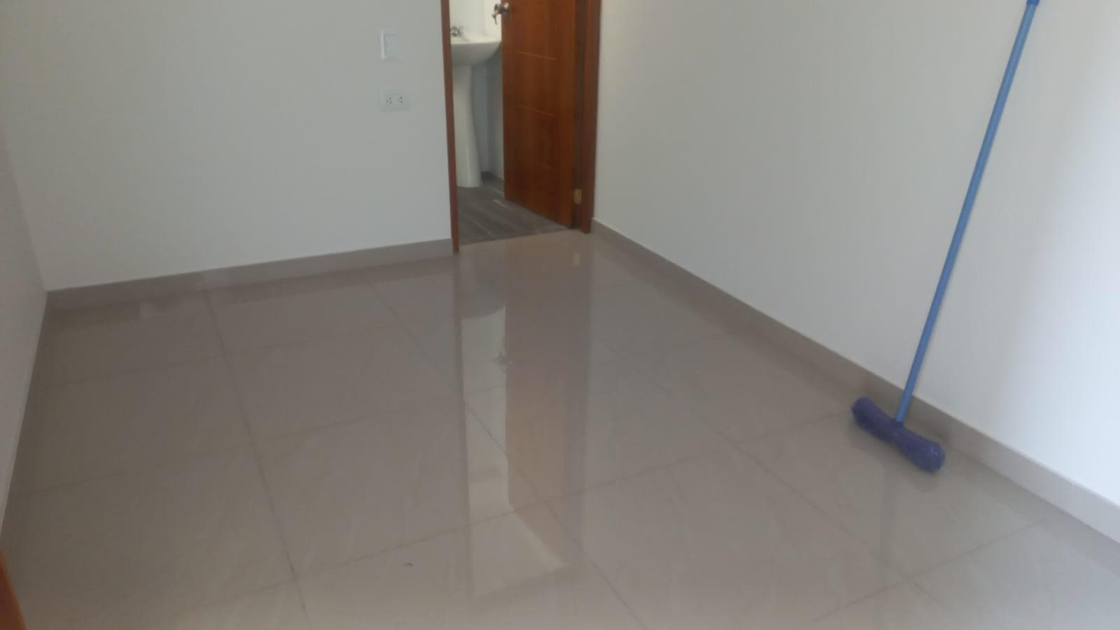 Se alquila habitaciones/baño propio, espaldas de la ISIL desde S/ 800 soles PISO 4 - 2