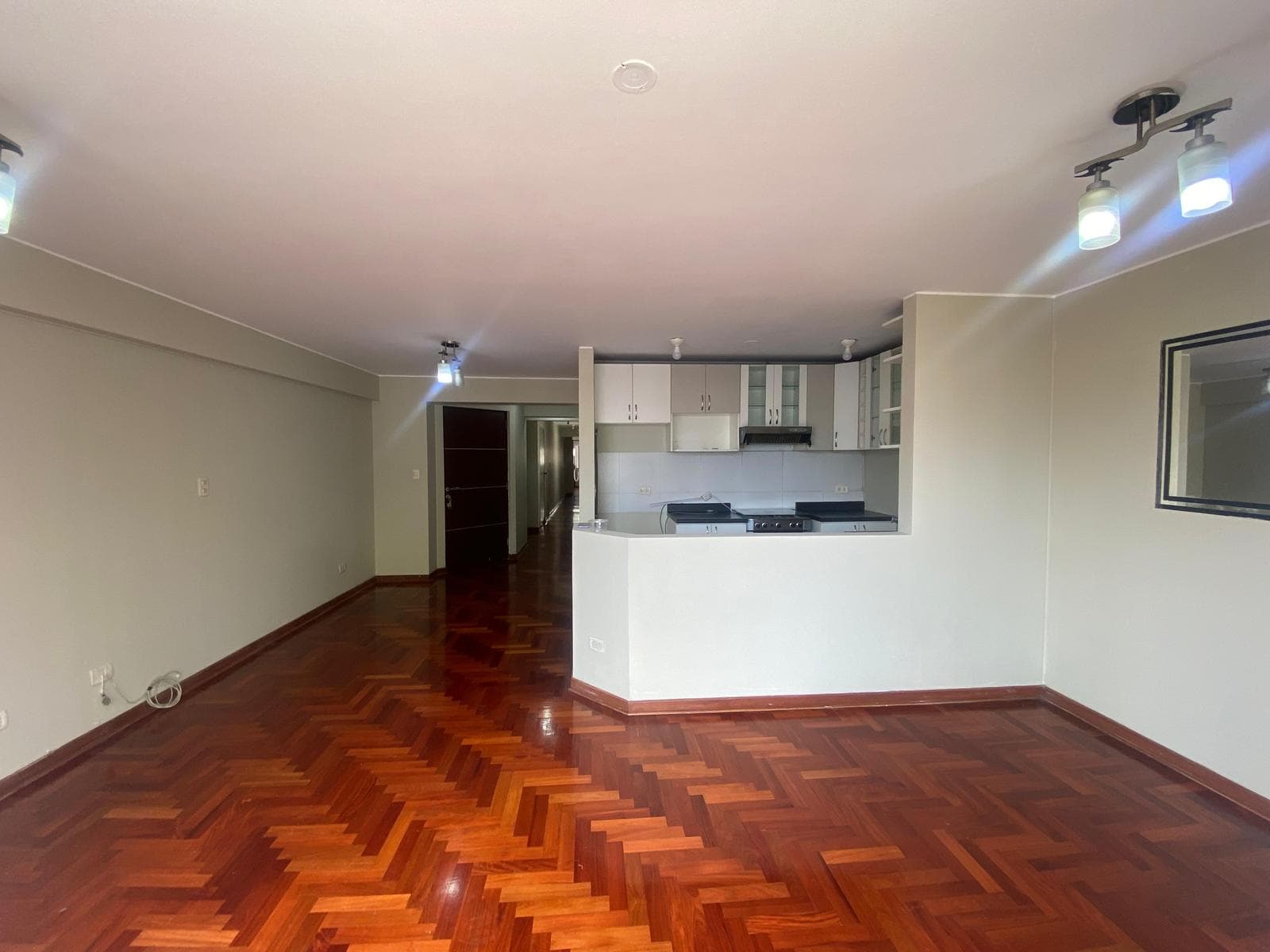 Alquilo amplio departamento de 3 dormitorios con estacionamiento y depósito en Jesús María - 1