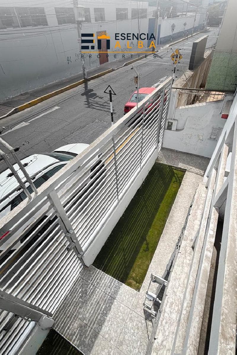 Casa Comercial en Alquiler en Cercado - 2