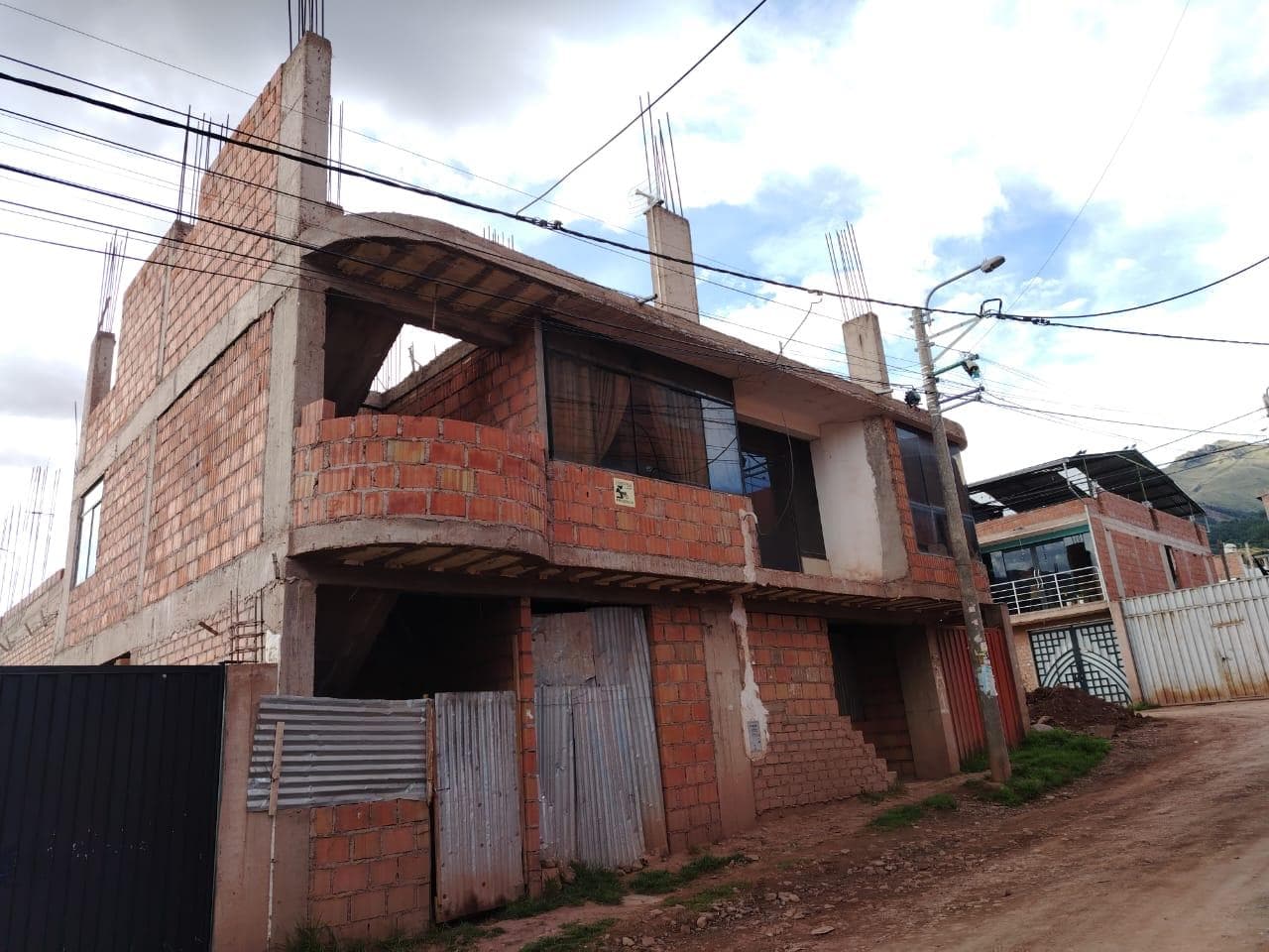 INVERSION ESTRATEGICA EN SAN JERONIMO PROYECCION A 6 PISOS - 2