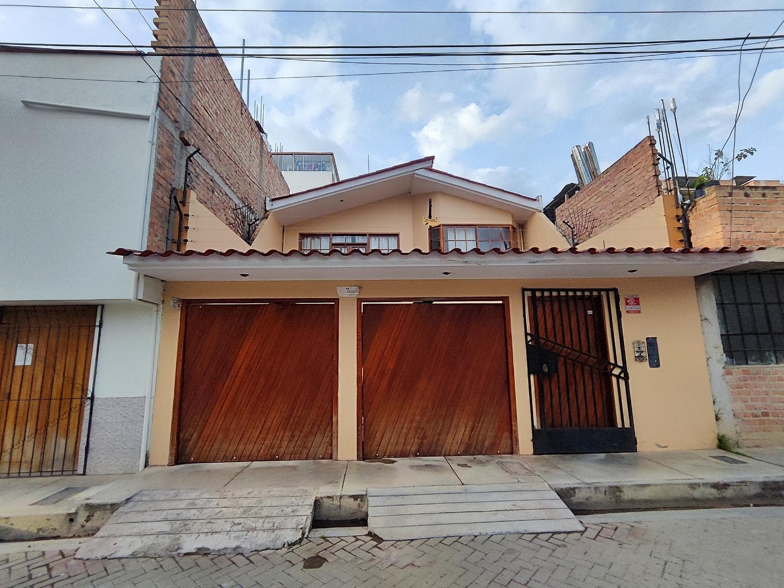 Casa en BAÑOS DEL INCA - 1